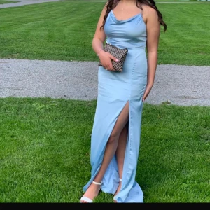 Balklänning  - Säljer mina fina balklänning, endast använd en gång❤️ Storlek 38