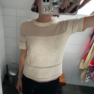 Tröja - Stickad kortärmad tröja från COS!