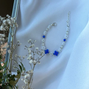 Handgjort armband🤍 - Tillgängligt i andra färger 🤍 ett paketpris kan fixas vid köp av flera armband, besök vår profil för mer🤍