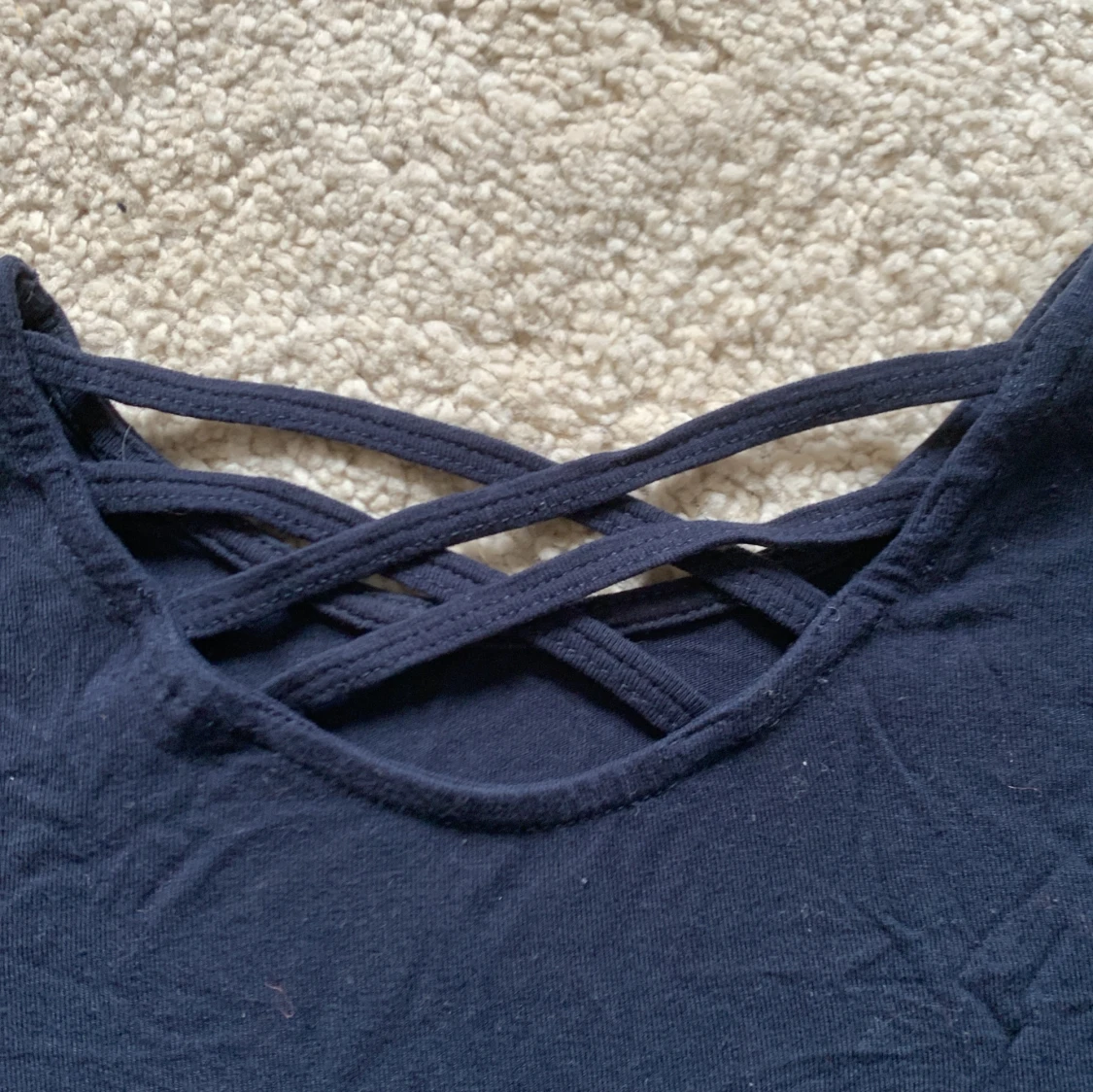 Skitsnygg marinblå tröja med fin rygg!! - 90