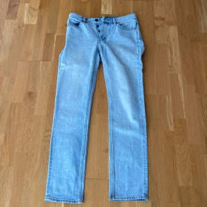 Neuw jeans - Ett par Snygga Neuw jeans i super skick bara använda 1 gång säljs billigt bara skriva om ni har några frågor.
