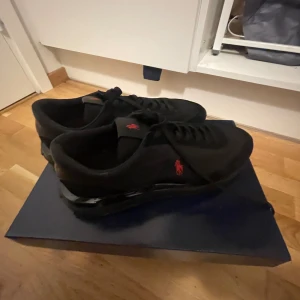 Helt nya polo ralph lauren skor med kvitto storlek 45! - Storlek 45 Helt nya Kvitto finns Köpta i slutet av maj  
