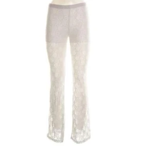 Vita spetsbyxor, Strl: S/36, sommar, nyskick,  - Vita spetsbyxor från Alice by Belle Shoes,  slutsålda, nypris 900kr - nyskick då dom var för små för mig!