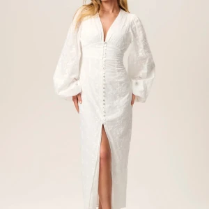 Positano Adoore - Säljer min klänning från Adoore. Knappt använd, storlek 38! Helt slutsåld på hemsidan🤍🤍