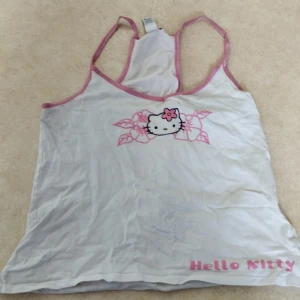 Ett hello Kitty linne - Ett hello Kitty linne som är från hm. Storlek S