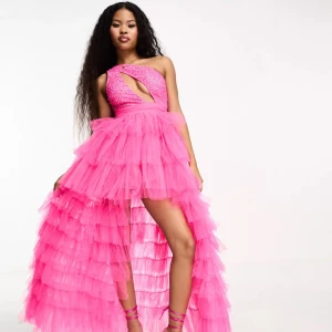 Rosa balklänning  - Söt skrik rosa balklänning. Hör av er för fler frågor❤️❤️🥰