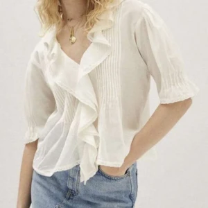 Mango blus  - Superfin blus från mango som ej kmr till användning längre! Volangblus för alla tillfällen! 
