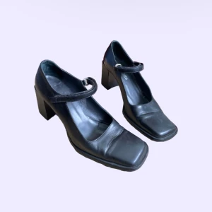 mary janes 🖤 - jättesöta mary janes köpta på humana men aldrig använda! 🖤