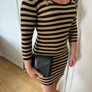 Fest Klänning  - Fin guld och svart klänning❤️❤️