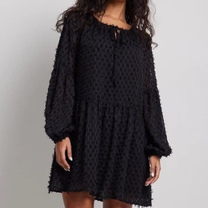 Fest klänning - Jättefin svart klänning, använd 1-2 gånger, som ny