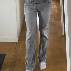 Lågmidjade bootcut jeans Hugo boss - Midja 42 cm Innebenslängden 81 cm