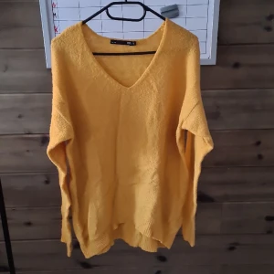 Tunnare stickad tröja - Fint skick