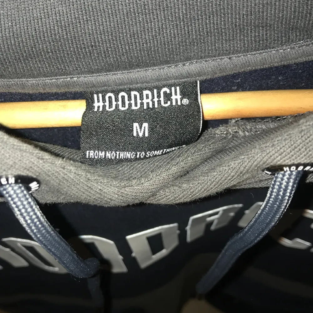 Hoodrich 300kr för både byxor o hoodie. Hoodies.