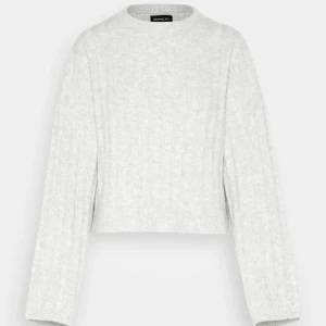 Skickad tröja  - Väldigt varm fin tröja. Nyskick. Tvättad max 8 ggr. Köpt på Zalando för 249 på rean. Ordinarie pris: 339kr. Hör av er för mer information:)