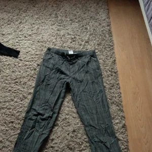 Hm Pjamasbyxor  - Säljer ett par pjamasbyxor från hm då dem inte används längre, använd rätt så mycket där av sänkt pris 🤝