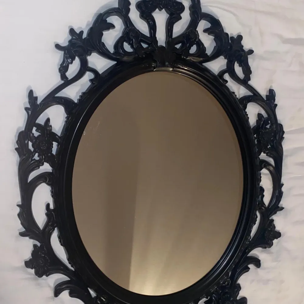 Ung Drill Ikea frame mirror discontinued  Jätte fin spegel. Rambredd 59cm, ramhöjd 85cm. Övrigt.