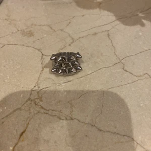 Edbald ring - Denna ringen är för stor för mig. Ska köpa en annan som är 16,80. 