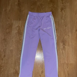 Palm angels byxor - Storlek L Skick 8/10 Sällsynt färg  Skriv för fler bilder 