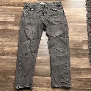 Lite använda Jack&Jones Jeans - Säljer mina lite använda jack&jones jeans eftersom dom inte passar mig. Inte mycket änvända och inga märken på dom. Pris kan diskuteras
