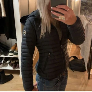 Colmar jacka  - Säljer nu min super snygga colmar jacka i super bra skick då jag köpte den i november och den aldrig är använd, skriv gärna vid intresse eller övriga frågor 💞