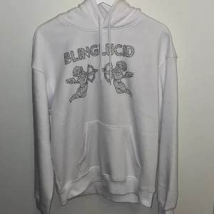 Bling Lucid Hoddie - Vit Bling Lucid hoddie med rhinestones. Helt ny aldrig använd! Nypris ligger på 750kr.