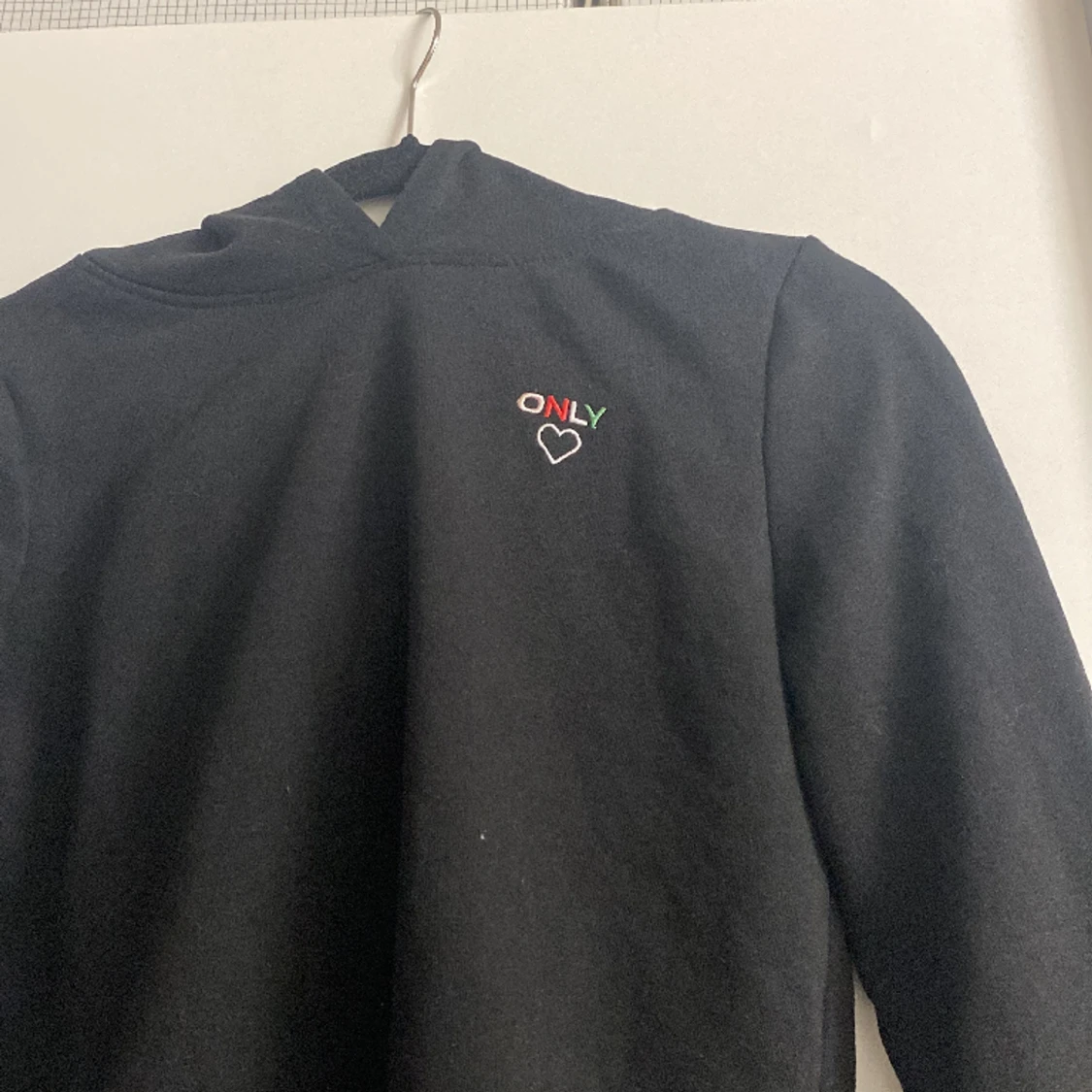 Svart Basic hoddie - 90