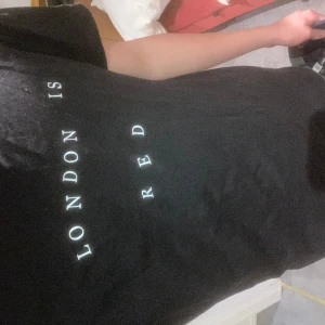 Arsenal t-shirt - 9/10 skick använt en gång pga för stor.