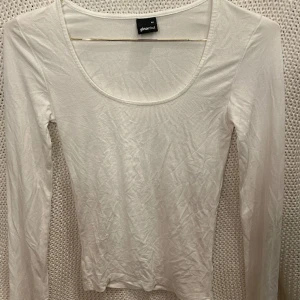 långärmad t-shirt från gina tricot  - helt oanvänd långärmad tröja från gina i strl xs, deras soft kollektion  hör av dig vid frågor🩵