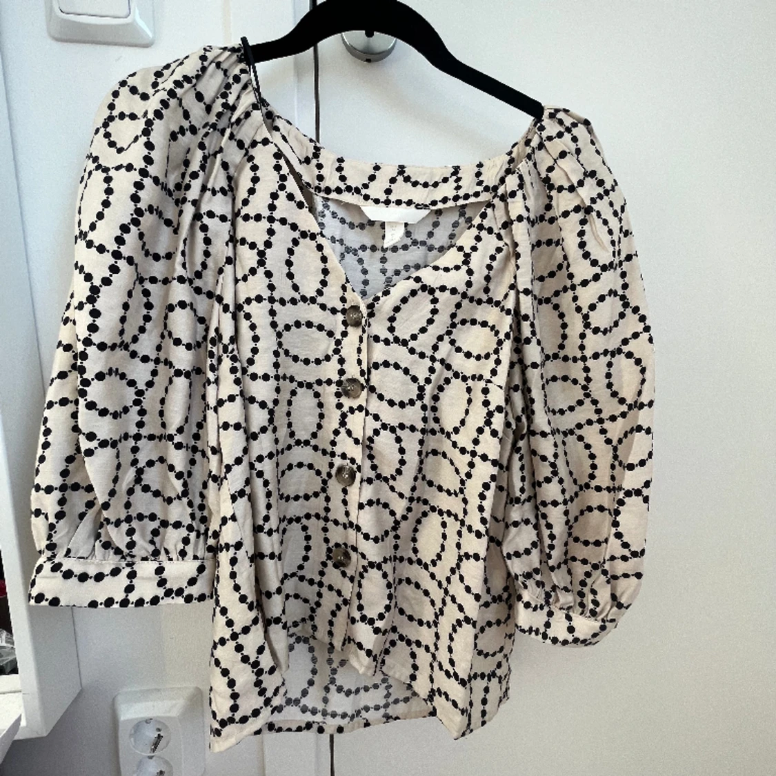 Jättefin mönstrad blus