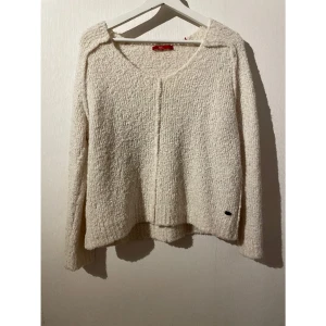 Esprit tröja - Jättefin tröja från Esprit i jättebra skick. Notera att tröjan är liten i storlek, passar som small!!!🩷