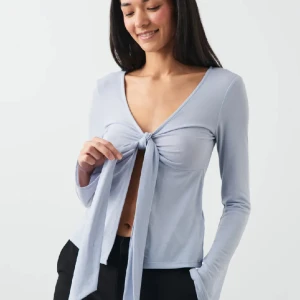 tie front long sleeve top  - säljer denna tröja från gina tricot i storlek S. den är helt ny och aldrig använd. orginalpris 299kr💕