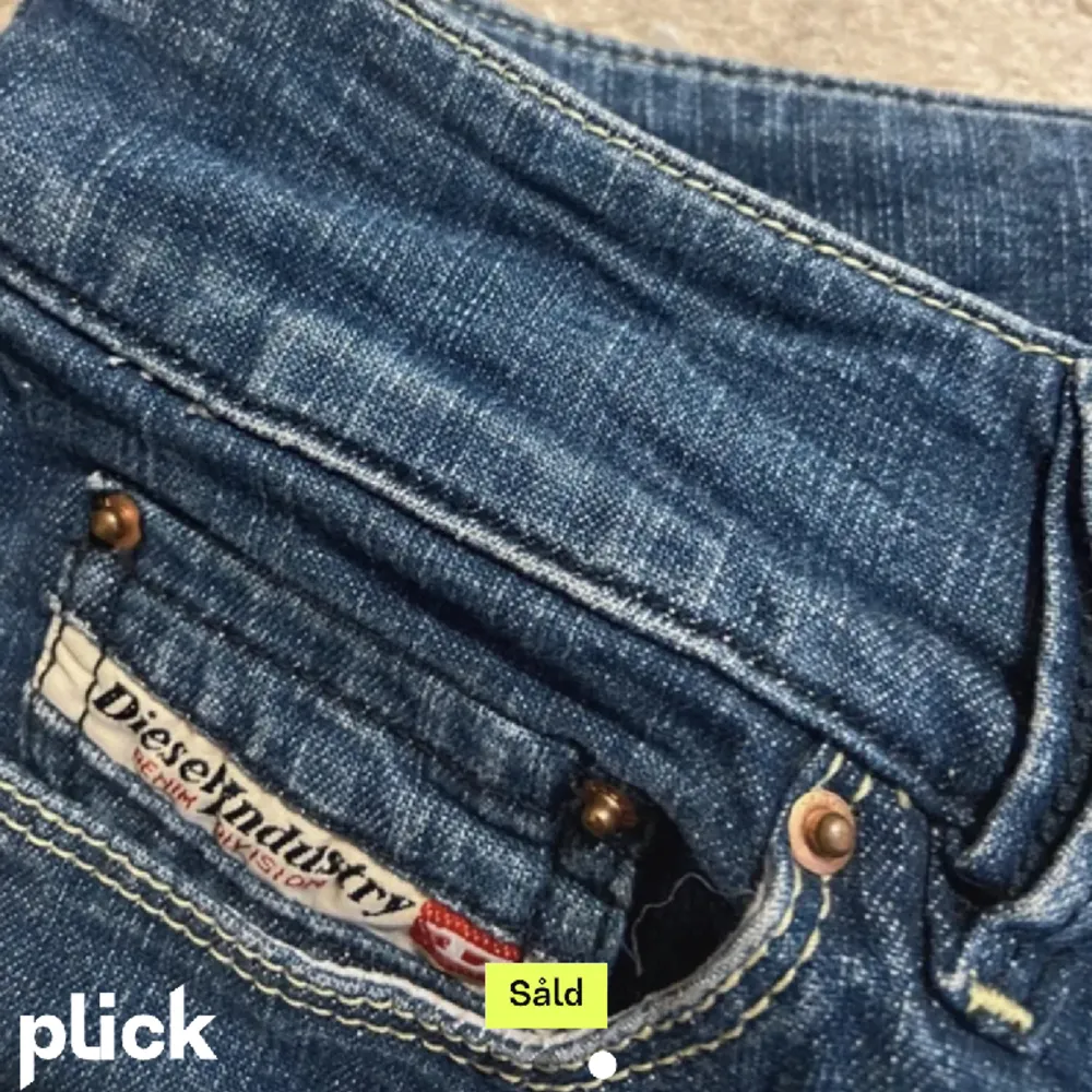 Diesel jeans som är i väldigt bra skick, köptes här på Plick men passade inte ❤️. Jeans & Byxor.