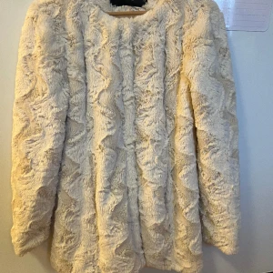 Kappa  - Fejk päls, fint skick Använd fåtal gånger 