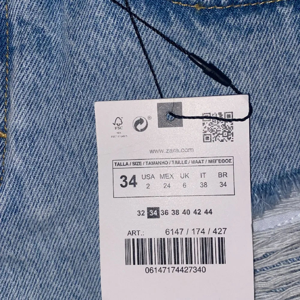 Väldigt snygga ljusblåa lågmidjade jeansshorts helt nya🩵sitter väldigt bra. Köpare står för frakt! Pris kan diskuteras . Shorts.