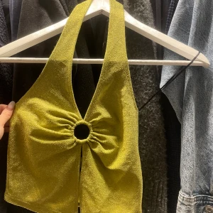 Grön glittrig topp - Från HM, stl Xs❤️ ej använd!