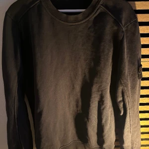 Stone island sweatshirt marinblå  - Sparsamt använd, storlek M