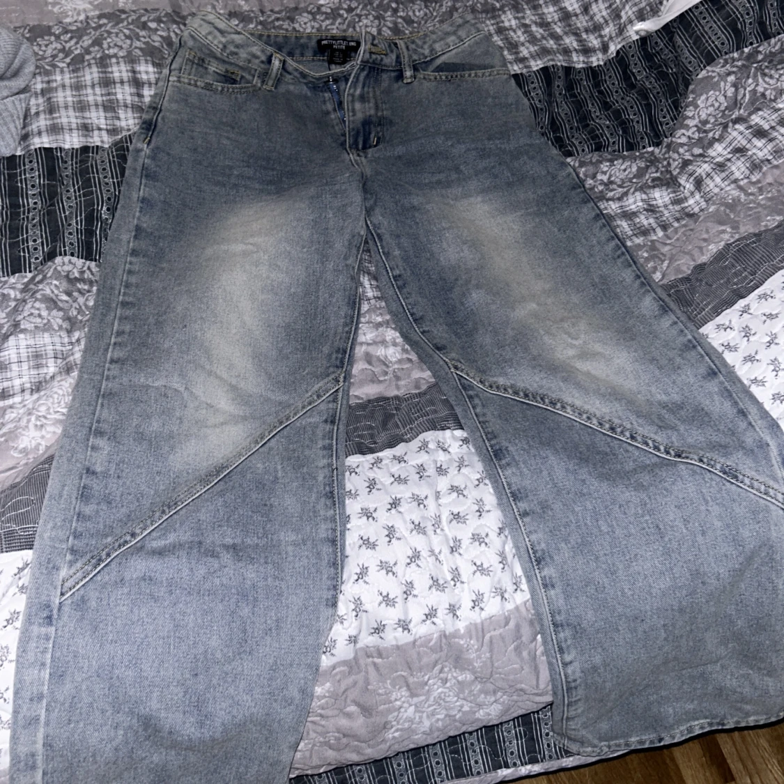 Wide straight petite jeans från pretty little thing ( ettiketten finns kvar på byxan) - 91