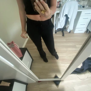 Mid waits kostymbyxor - Dessa är jättesköna o snygg och sitter helt perfekt! Jag har två av dessa så jag säljer dem jag aldrig har använt 😍