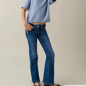 Low waist jeans - Säljer mina slutsålda blå jeans från gina i storlek 170 ❤️ helt nya och använda max två gånger ❤️ nypris: 349kr mitt pris: 199kr ❤️