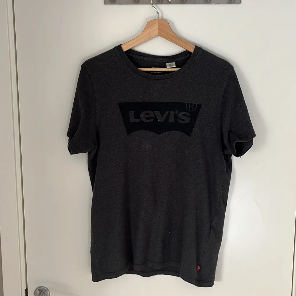 Levis t-shirt i storlek S. Välbevarad och i bra skick.. T-shirts.