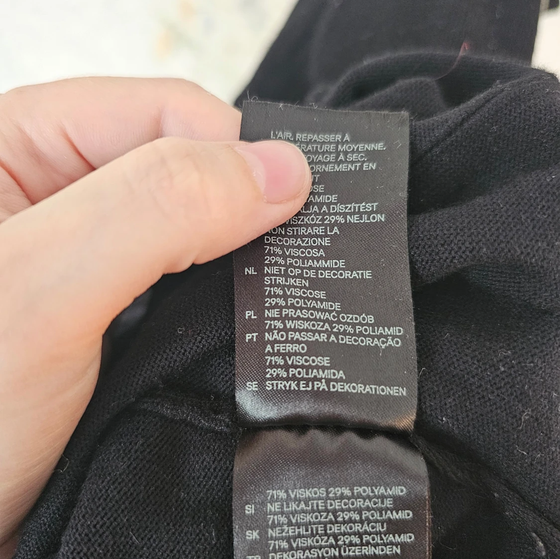 Svart klänning med nitar - 93