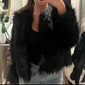 Pälsjacka - Helt ny pälsjacka i storlek xs med prislapp kvar!✨💕