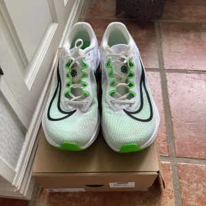 Nike zoom fly 5  - Använda 1 gång för Stockholm maraton. Nypris 2200kr. Storlek 47.