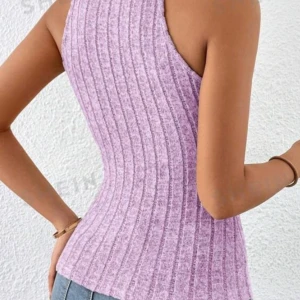 Fin oanvänd lila top - Lila Top säljes då det inte var min dotters smak. Aldrig använd. Storlek xs  35kr exklusive frakt o köparskydd