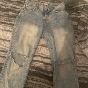 Baggy jeans  - Klippta längst ner!!  fina jeans i bra skick! inte använda så mycket:) 