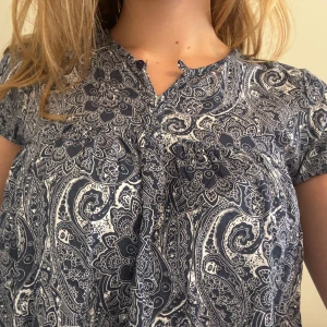 Mönstrad topp - 💙