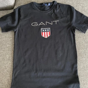 Svart Gant tröja - Svart Gant tröga med en stor Logga i bra skick 