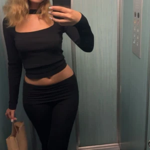 Chocker tröja från Zara  - Populära tröja från zara i storlek S Går att köpa med köp nu skriv bara till mig!