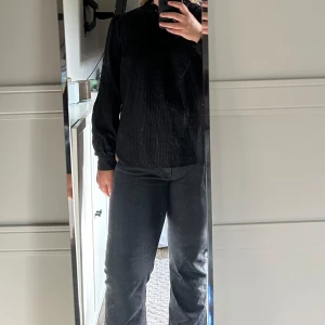 Blus  - Jätte fin blus, har nästan aldirg använt så den är i fint skick 