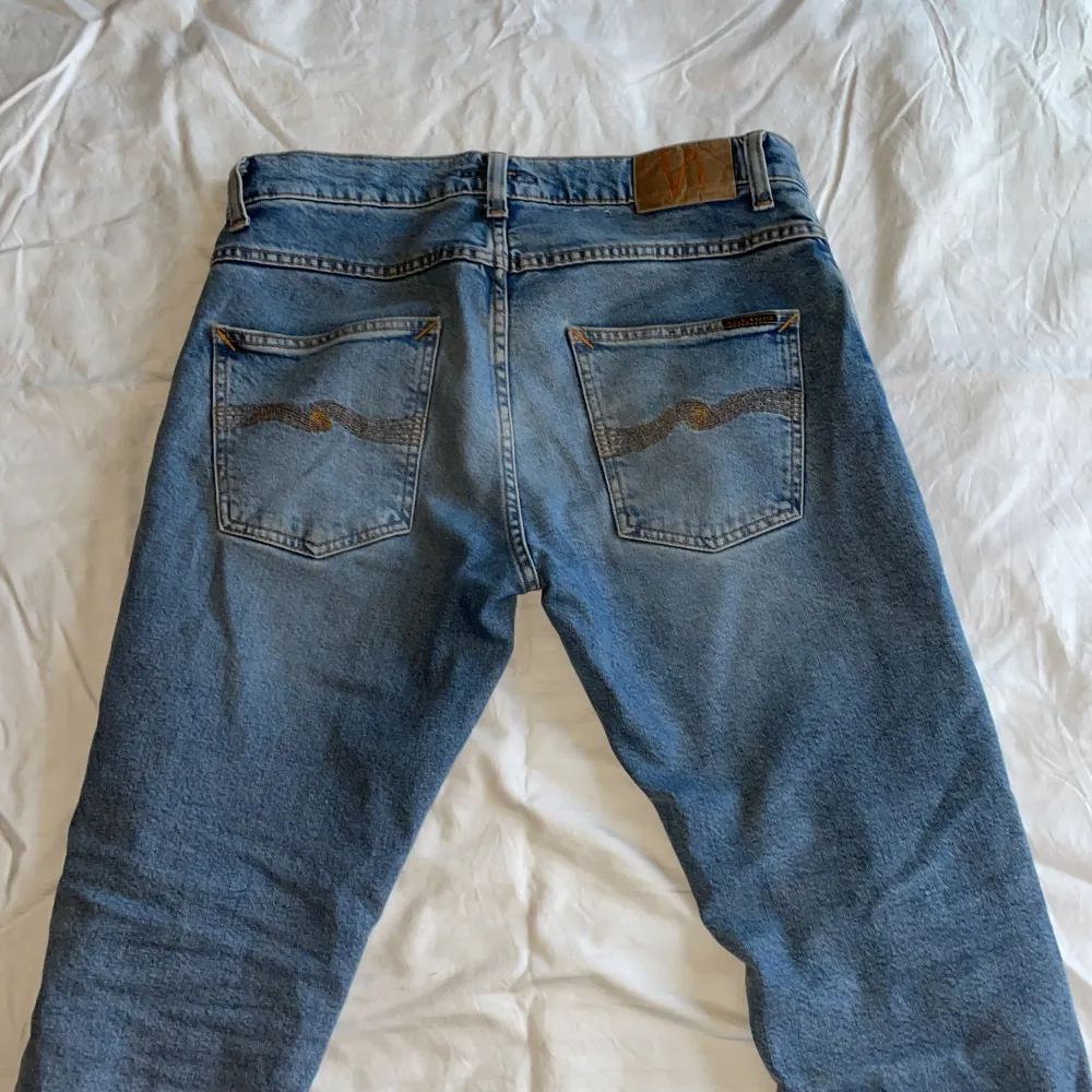 Nudie Jeans i storlek W31 L34 men uppsydda i butik till W31 L33.. Jeans & Byxor.